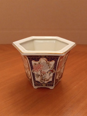 Vintage hexagonal Imari style porcelain planter, 8.5 cm