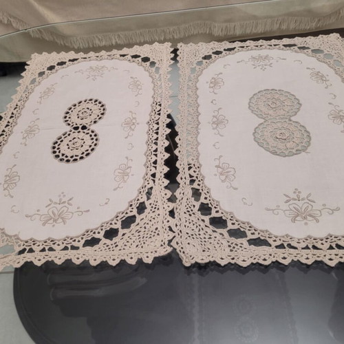 Set of 3 Semen Table Linens like new