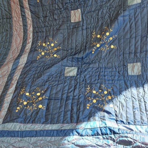 Double quilt set with pillowcases new, blue details
