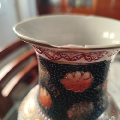 Chinese vase 30cm with ashtray, broken rim