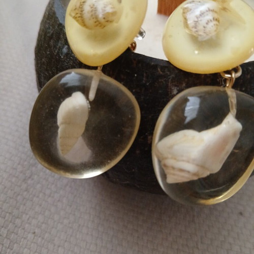 Vintage summer earrings with shells