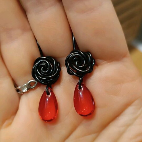 Rose earrings made of black aluminum wire with red drop new