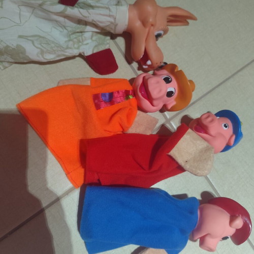 Puppet dolls used, The Wolf and the Three Little Pigs