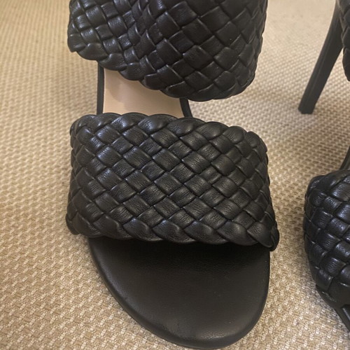 Black sandals like new, size 36, unique design