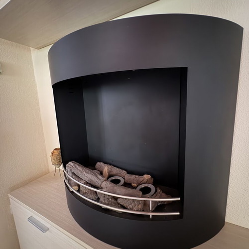 Bioethanol Fireplace like new with oval cylindrical design