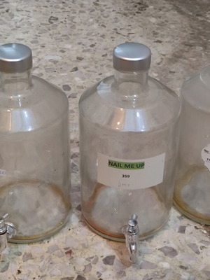 Bottle 1 liter with tap and lid like new