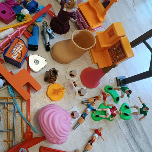 Playmobil used, pack of 13 Geobra 1987 figures and other toys