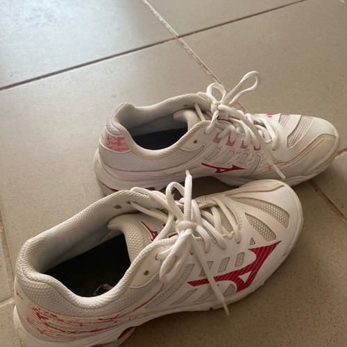 Mizuno volleyball shoes used, pink, size 38