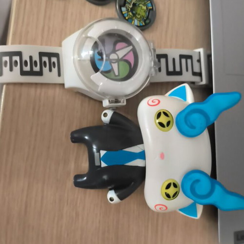 Yokai Watch medal watch with 19 collectible medals and Komasan figure 2016