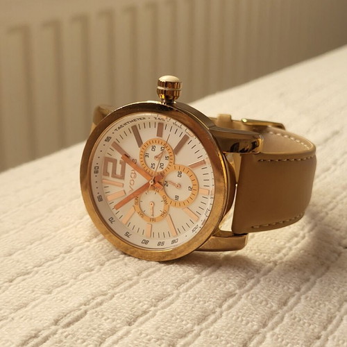 Vogue Chronograph wristwatch model 162001.3, beige and white