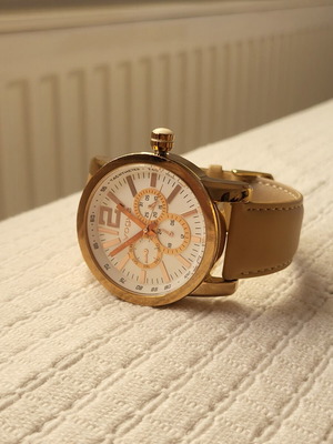 Vogue Chronograph wristwatch model 162001.3, beige and white