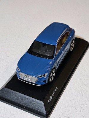 Audi E-Tron μοντέλο Spark 1:43 μεταχειρισμένο, συλλεκτικό
