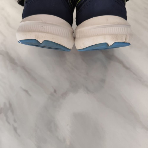 Asics kids' athletic shoes size 28.5 like new, blue