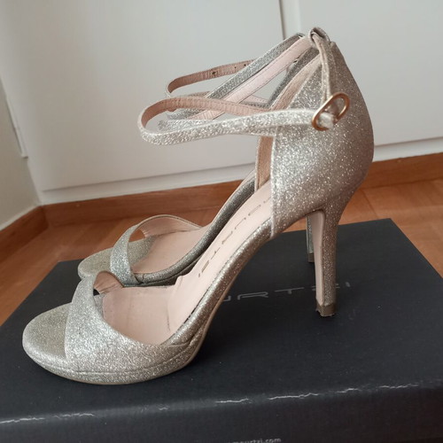 Mourtzi gold glitter high heel sandals like new, size 36