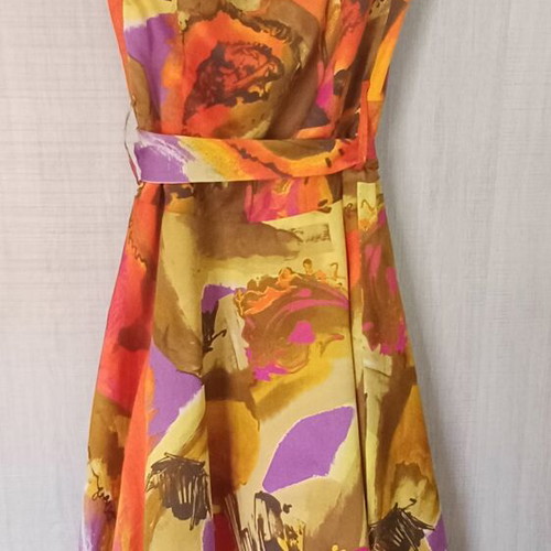 Evening strapless dress with belt in warm shades