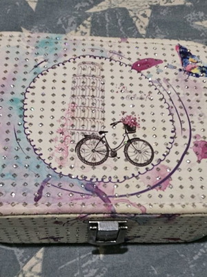 Jewelry box like new, pink and purple