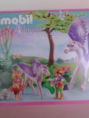 Playmobil 5478 Princess and Pegasi set used with unicorn