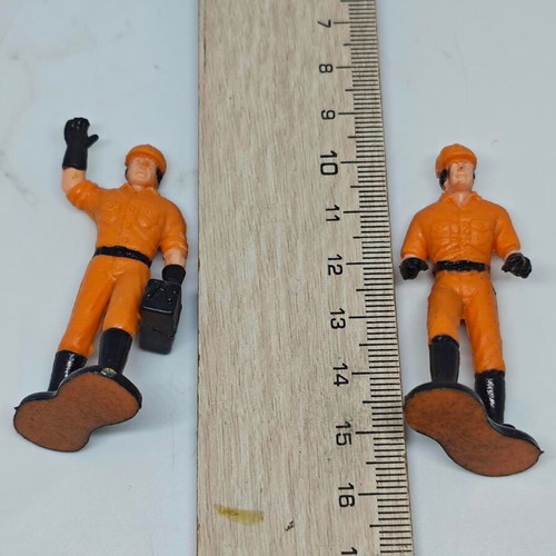 Vintage collectible worker figures set of 2 like new