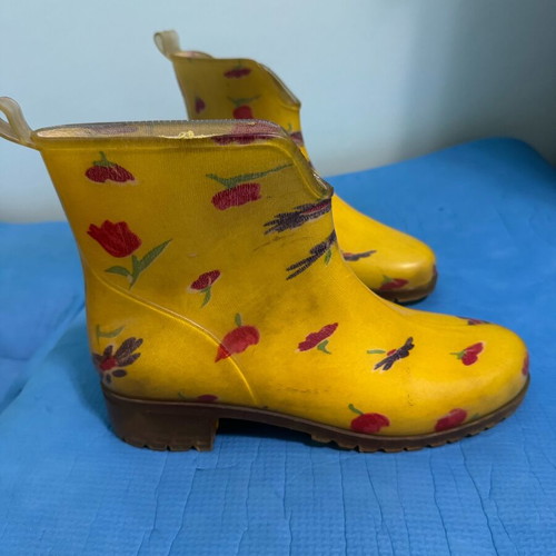 Women's yellow floral rain boots size 40 used