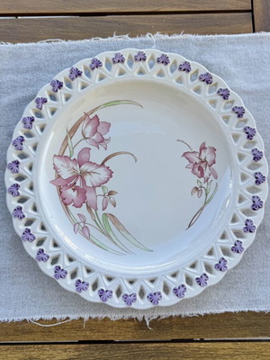 Glass Serving Platter like new, 32.5cm diameter, floral design
