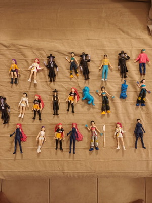 24 Hundrix figures