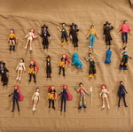 24 Hundrix figures