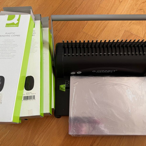 Comb Binder 12 binding machine like new with 8 packs of spirals and covers
