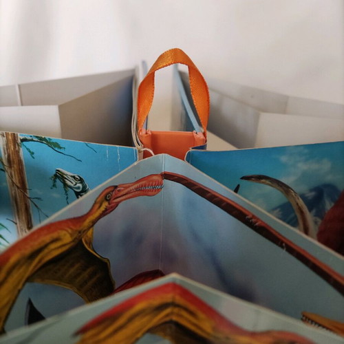 Dinosaur Carousel Book like new with 5 three-dimensional scenes