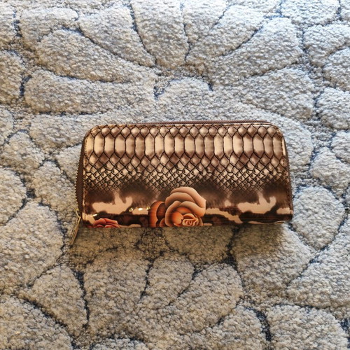 Glossy leather wallet 20x10 cm