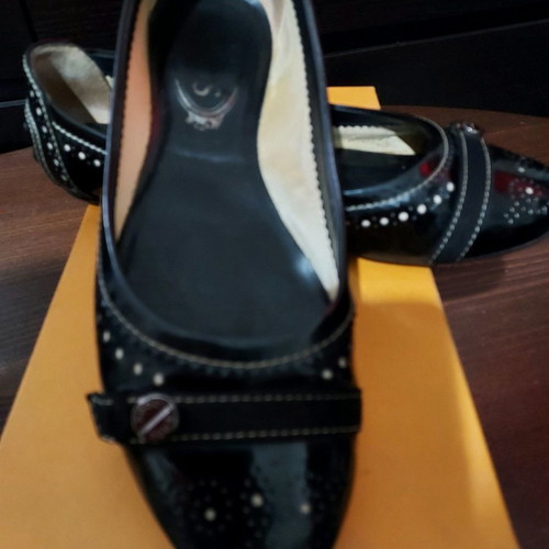 Tod's ballet flats black perforated design patent leather size 37 used