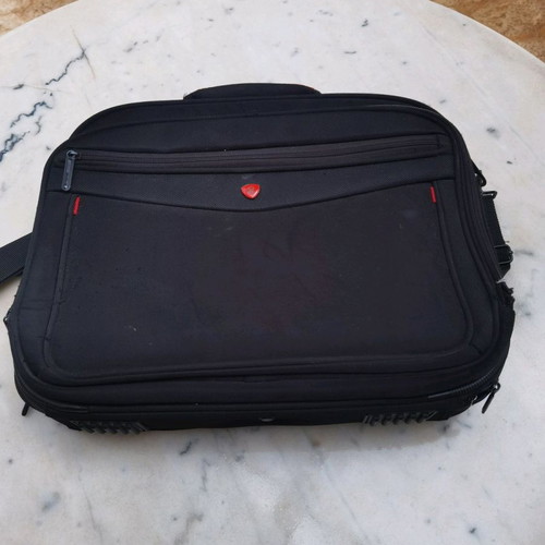 Laptop bag used, for 15-inch laptop with multiple compartments