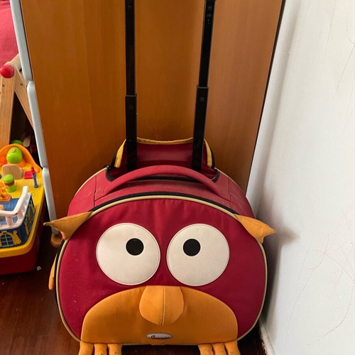 Samsonite children's suitcase like new with wheels and handle