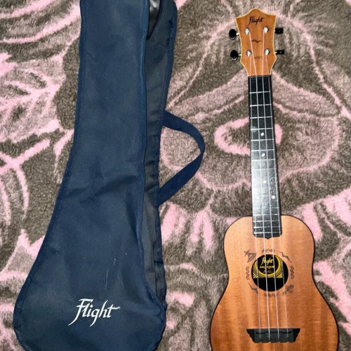 Flight TUC-53 MAH Concert Travel Ukulele like new with case