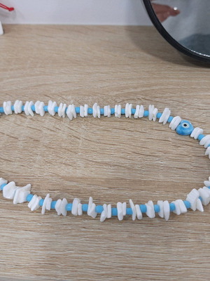 Χειροποίητο κολιέ με κοράλλι, γυάλινες χάντρες και κεραμικό μάτι καρδιά