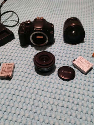 Φωτογραφική μηχανή Canon EOS Rebel T21 μεταχειρισμένη με δύο φακούς 28-135 και 40mm