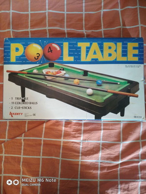Pooltable Likenty No.688 missing one cue stick