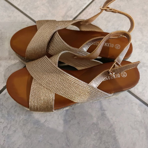 Gold platform sandals new, size 38, with strap
