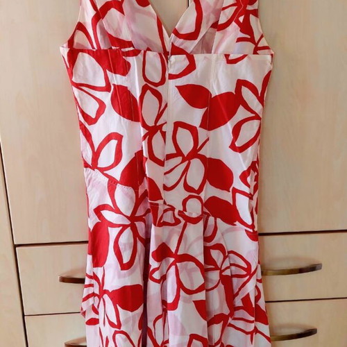 Summer dress with floral pattern and side tie