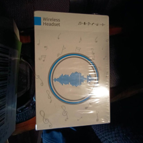 Wireless earbuds new with charging case