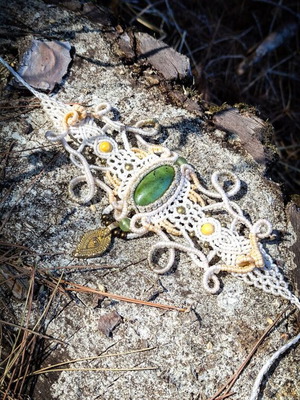 Macrame bracelet with nephrite new, handmade