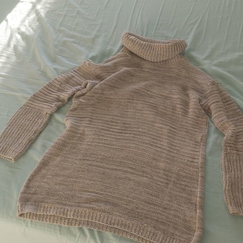 Turtleneck sweater like new, size large by Simple