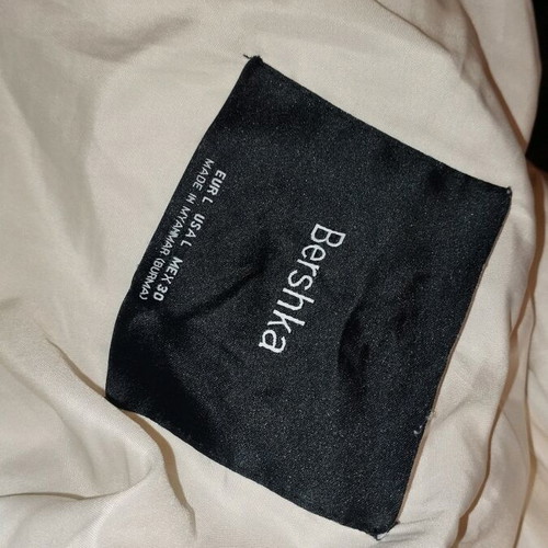 Bershka puffer jacket with hood like new, size Large, black and white