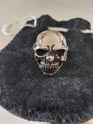 Men's skull ring like new, stainless steel
