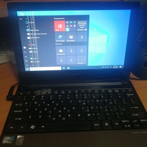 Acer Aspire One D255 mini laptop used with screen and battery issues