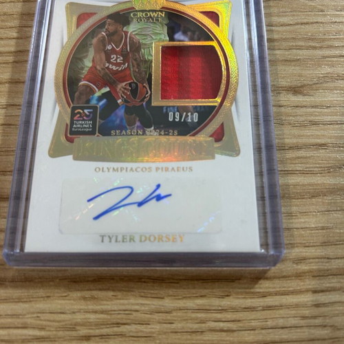 Αριθμημένη κάρτα Tyler Dorsey με υπογραφή και patch Ολυμπιακός Euroleague 2024-25