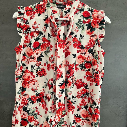 Paranoia floral women's blouse new, size small, white and red