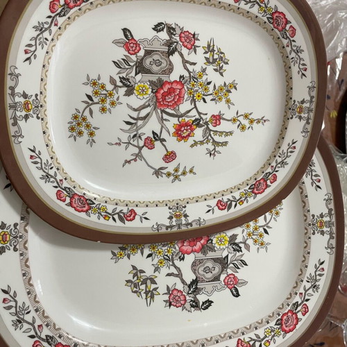 Superware dinnerware set used, 10 deep, 10 shallow, 7 fruit plates, 2 platters
