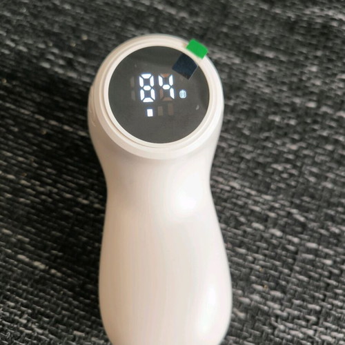 Lint remover with digital battery indicator new