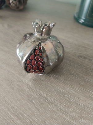 Silver pomegranate 9.25 new for collectors