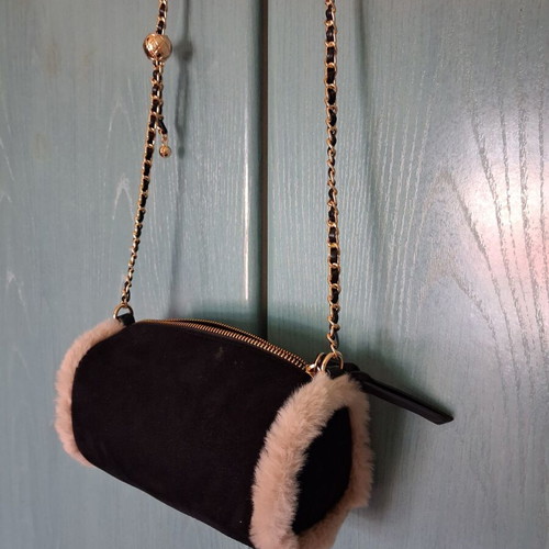 Even & Odd shoulder bag crossbody like new, gold and black with fur